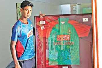 ওডিঅাই অভিষেকের জার্সি বাঁধিয়ে রাখলেন মুস্তাফিজ 